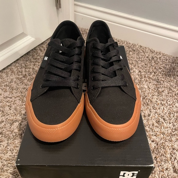 DC Manual Low Top Vegan Friendly Casual Skate Shoe M6/W7.5 - Picture 7 of 9